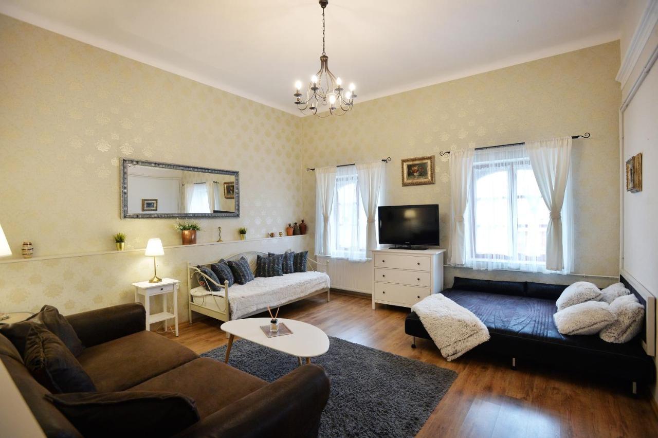 Janicsar Garden Apartman 埃格尔 外观 照片