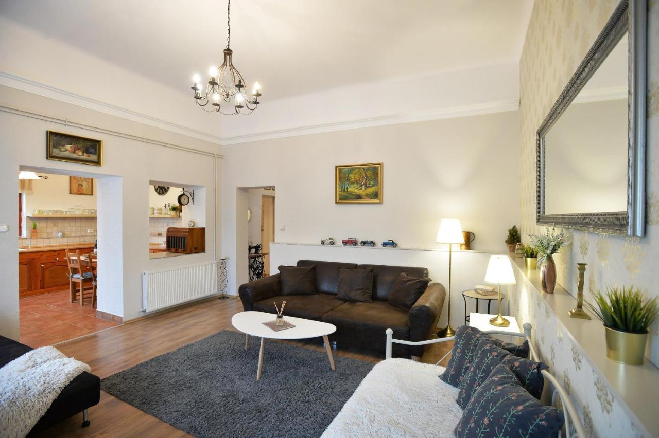 Janicsar Garden Apartman 埃格尔 外观 照片